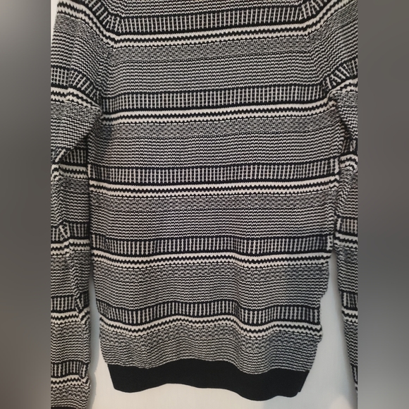 H&M Navy and White sweater - Picture 5 of 6